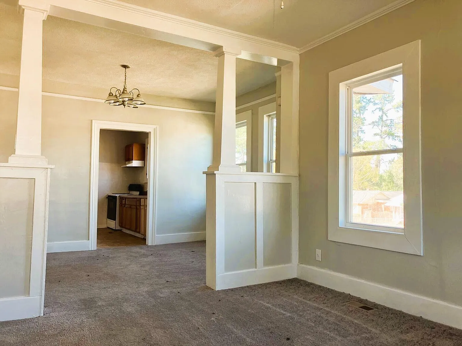 3 bed, 1.0 bath, 1242 sqft, $1,285 — Photo 3