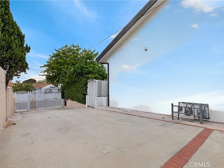 10510 Helendale Ave — Photo 58