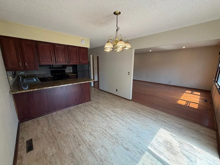 3303 Eddy Ln — Photo 6