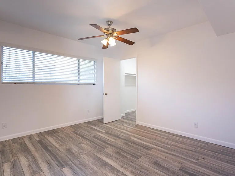 1043 E Maryland Ave #5 — Photo 13