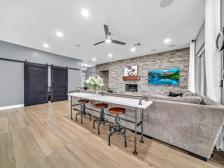 41719 N Rolling Green Way — Photo 3