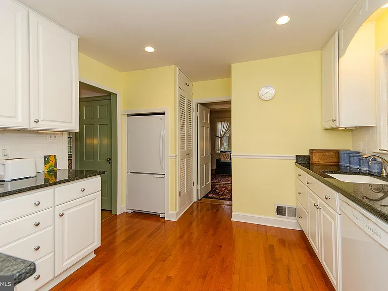 1308 Tracy Pl — Photo 23