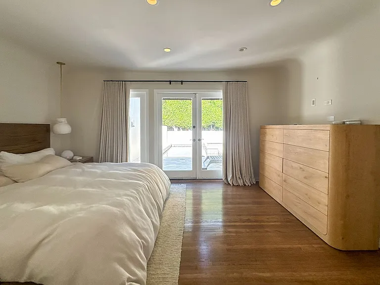 345 Westbourne Dr — Photo 20