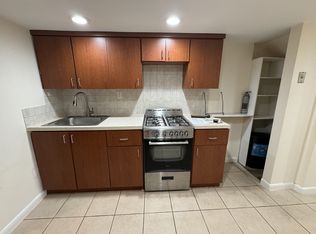 2320 21st St, Astoria, NY 11105