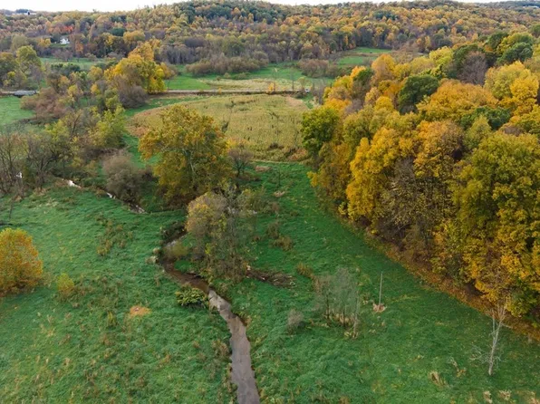 8897 Walnut Creek Bottom Rd NW, Dundee, OH 44624