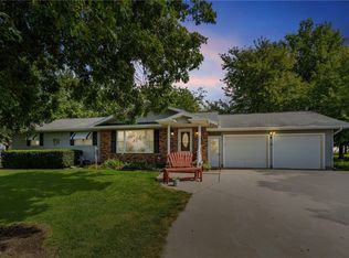 5758 20th Avenue Dr, Vinton, IA 52349