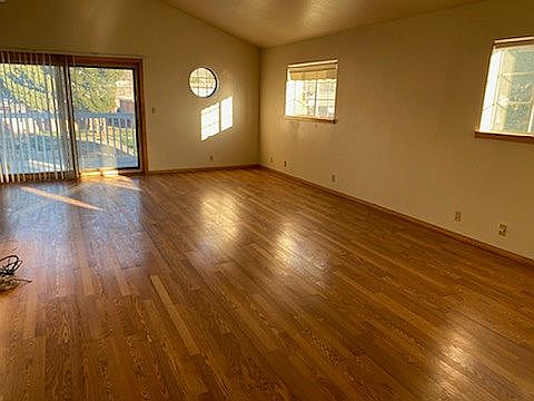 Master Bedroom (upstairs)