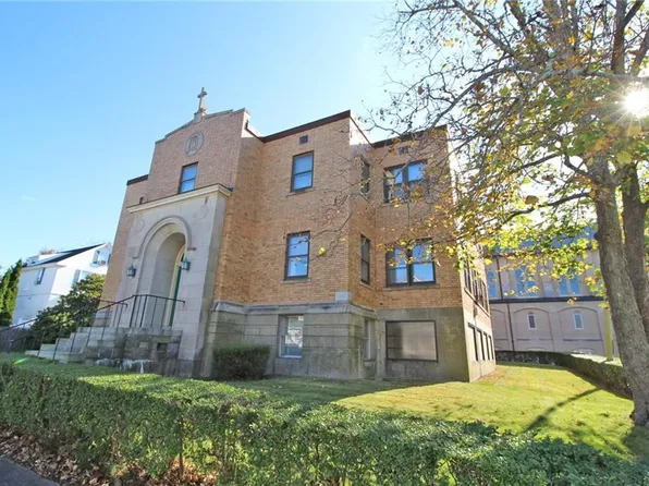 2 Eastnor Rd, Newport, RI 02840