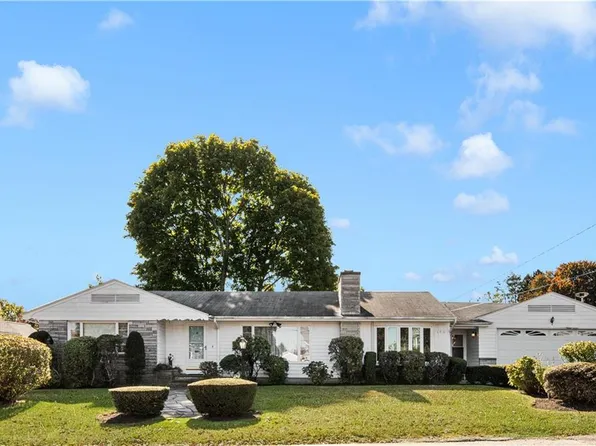 165 Maplewood Ave, Cranston, RI 02920