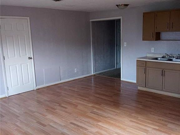 3rd image of 157 Stafford Ave