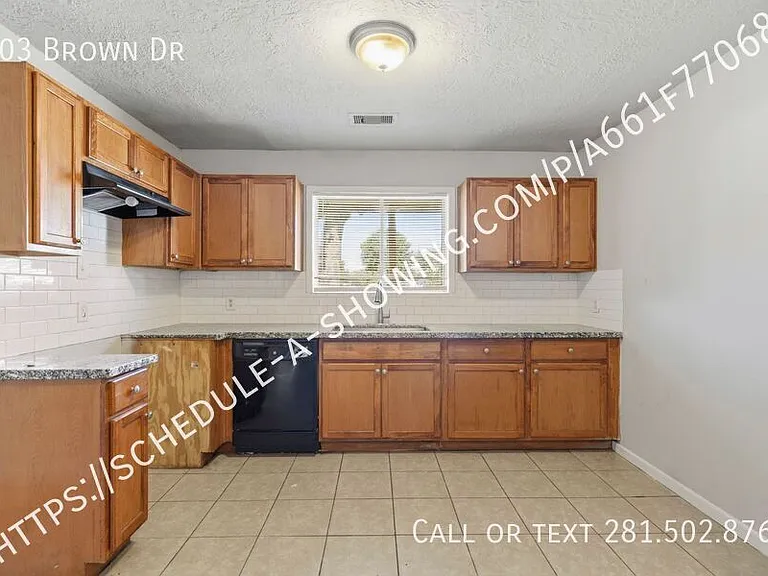 303 Brown Dr — Photo 5