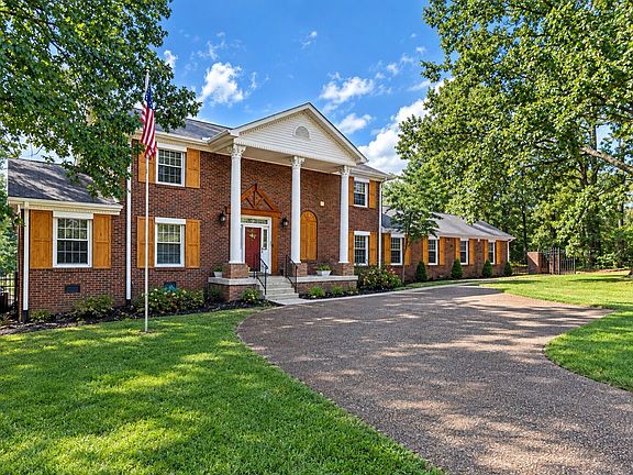 2nd image of 103 Forrest Hills Cir