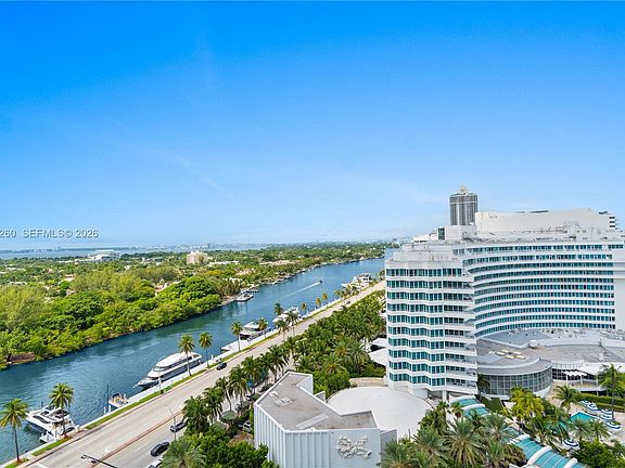 4th image of 4401 Collins Ave #1703
