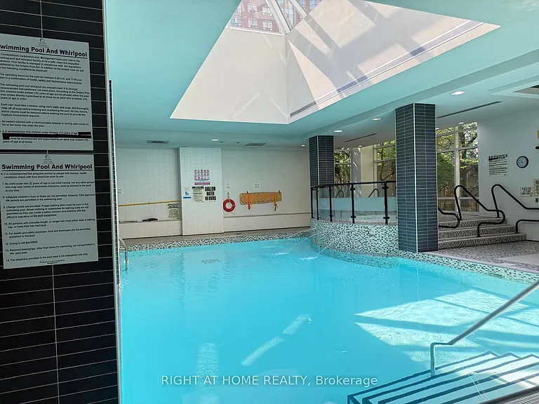 310 Burnhamthorpe Rd W #2101 — Photo 37