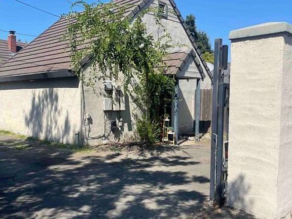 4th image of 5109 Cypress Ave #B