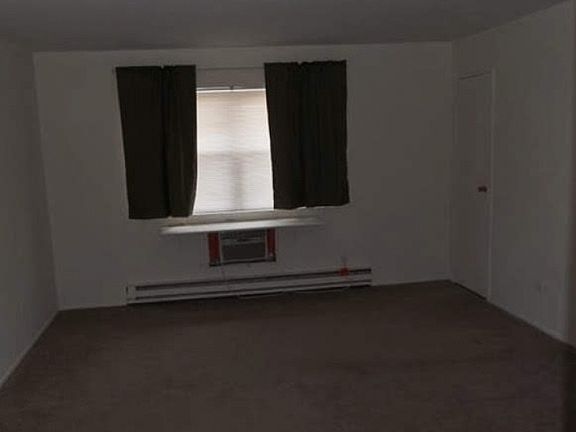 4th image of 798 Eves Dr