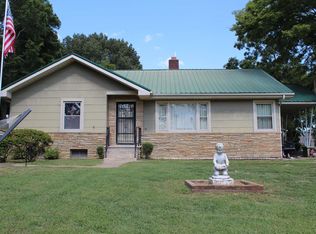 691 Lakeshore Rd, Eddyville, KY 42038