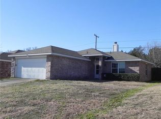 104 Hamilton Dr, Terrell, TX 75160
