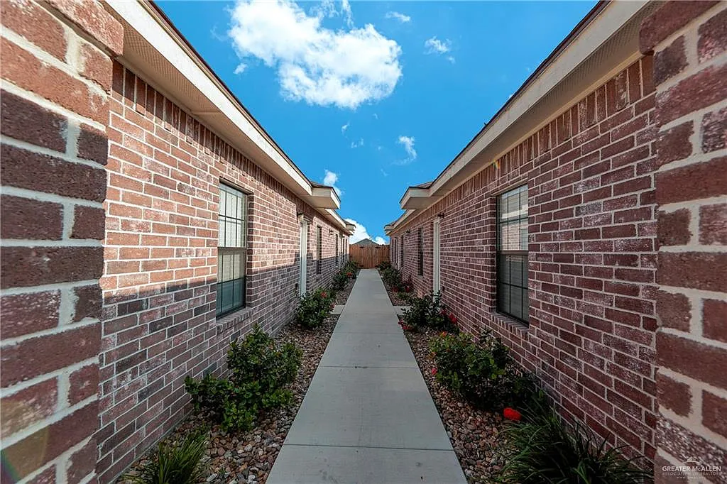 3 bed, 2.0 bath, 1008 sqft, $995 — Photo 3