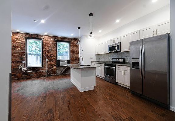 2nd image of 868 Flatbush Ave #1