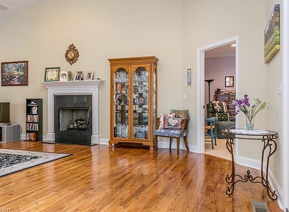 5th image of 195 Waterside Dr