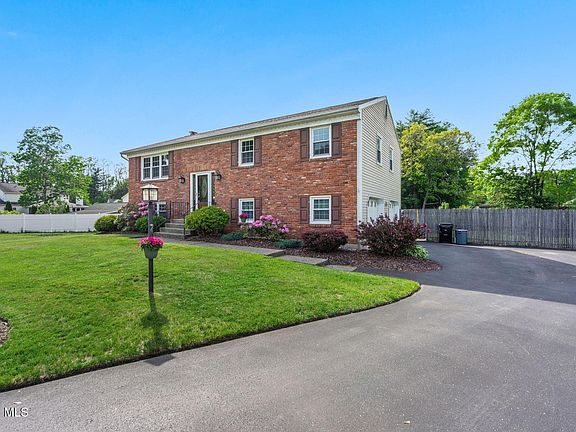 3rd image of 19 Midway Drive