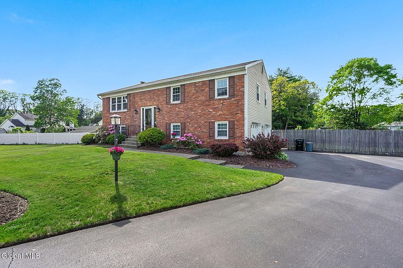 3rd image of 19 Midway Drive