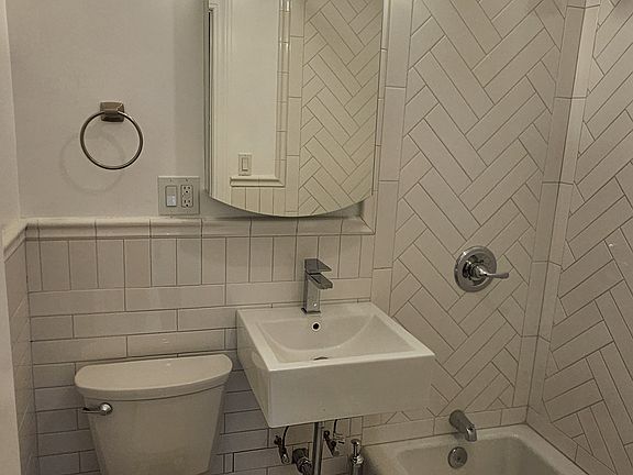 5th image of 169 W 76th St #3R