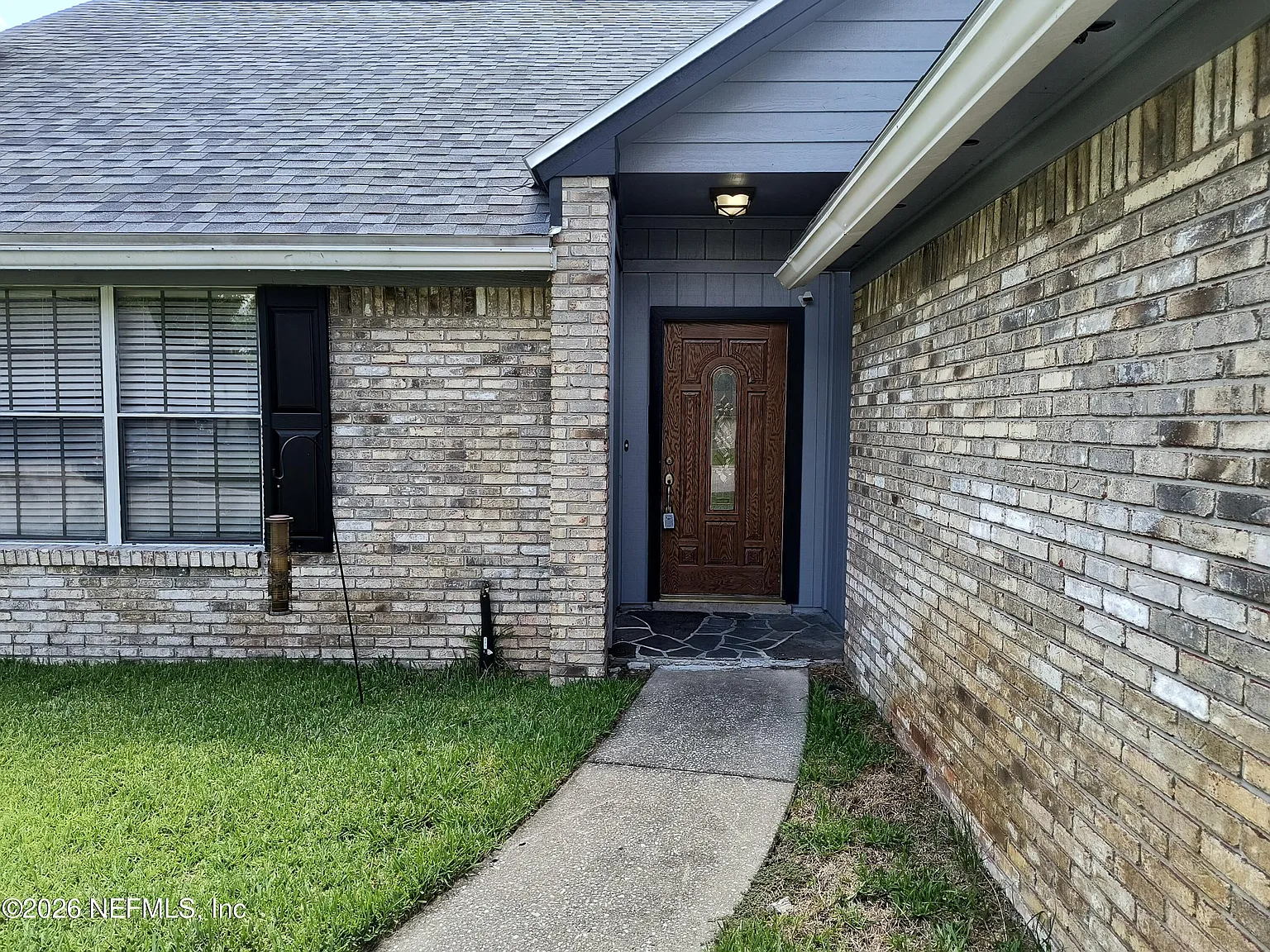 3 bed, 2.0 bath, 1854 sqft, $2,300 — Photo 2