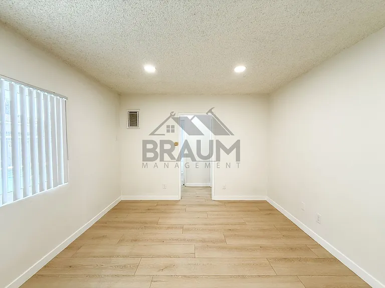 6336 TUJUNGA AVENUE — Photo 12