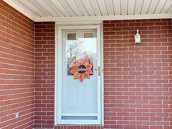 2nd image of 3310 Orwell St
