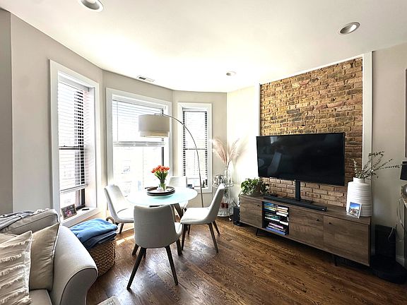 2nd image of 1218 W Diversey Pkwy APT 2