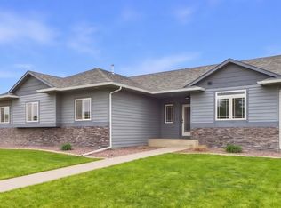 6909 S Shadow Cir, Sioux Falls, SD 57108