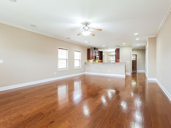 4th image of 213 Bell Heather Ln