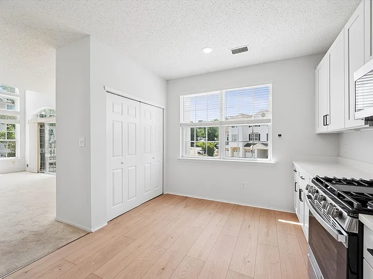 82 Hancock Dr — Photo 22