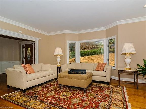 3rd image of 21 Crowningway Dr