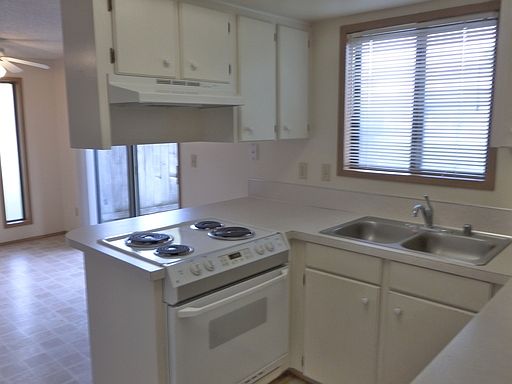 3rd image of 3023 NE Whitman Ave