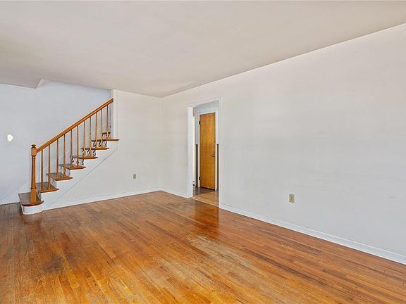 4th image of 307 Hillcrest Ave