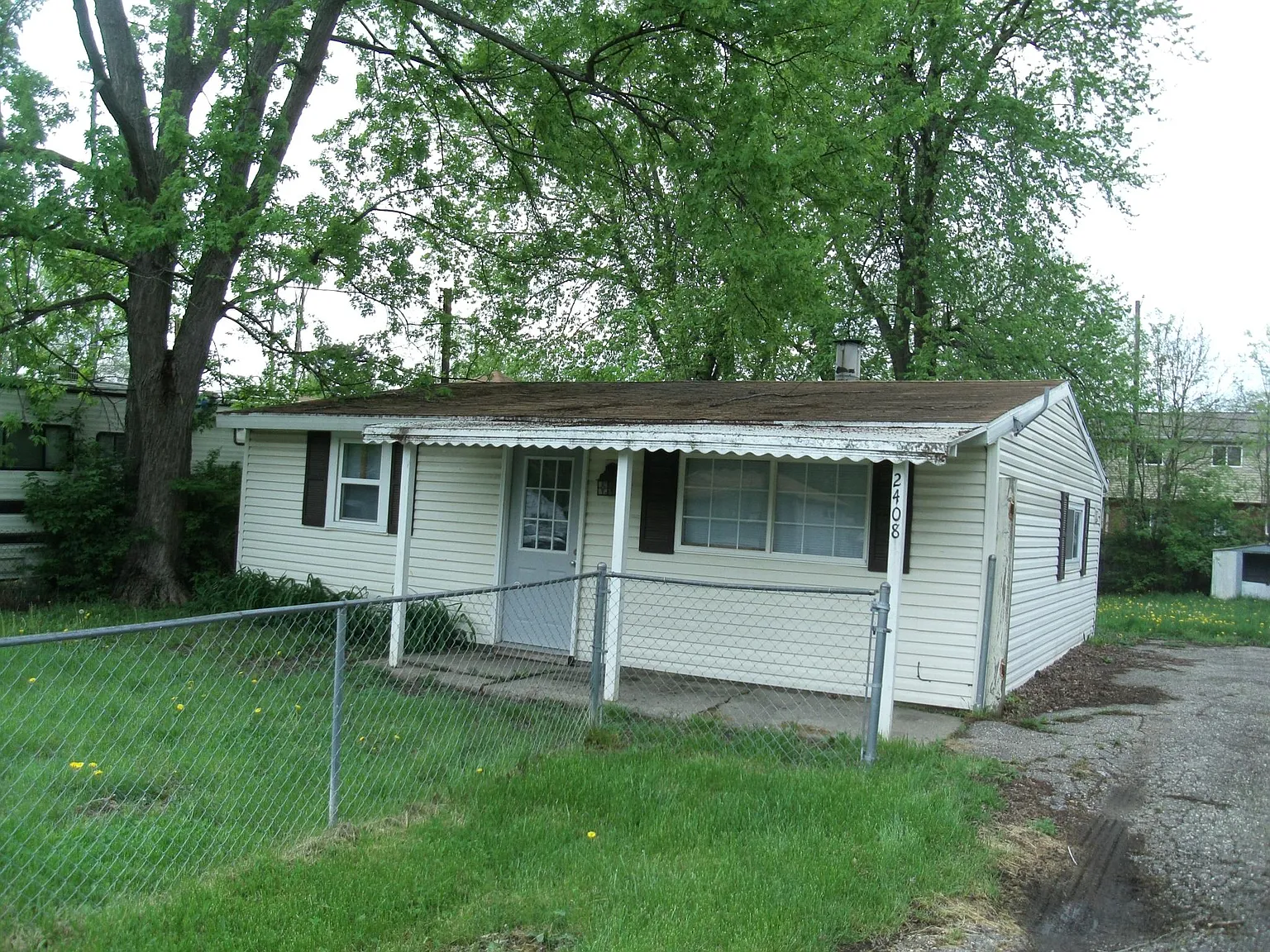 2408 Greenbelt Dr photo 1