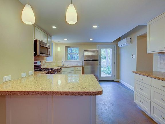5th image of 1216 1/2 W 22nd St #B