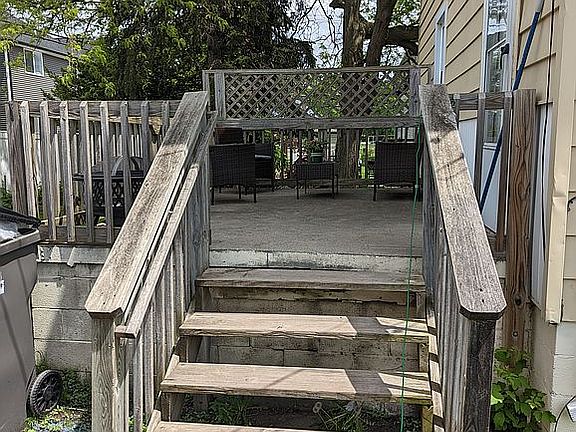 5th image of 15885 Edsel Dr