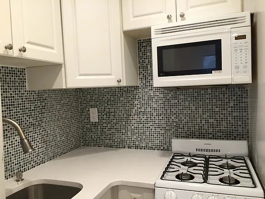 Rented by Big Apple Properties, LLC | media 23