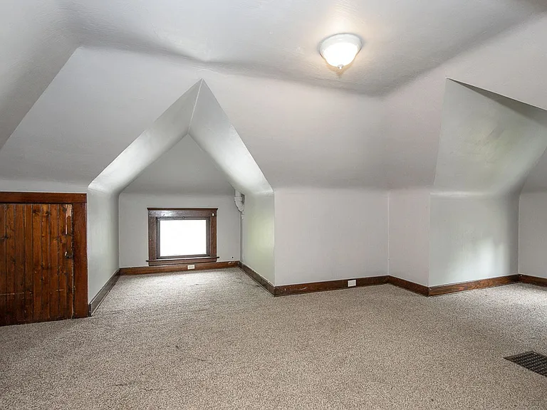 15401 Grovewood Ave — Photo 26