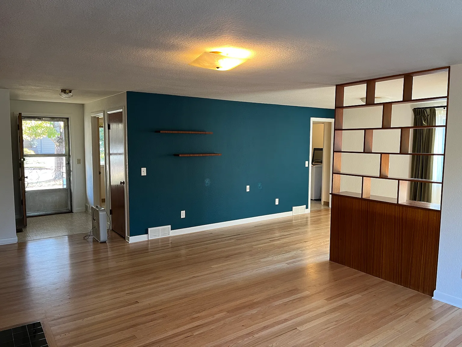 3 bed, 1.5 bath, 1736 sqft, $2,395 — Photo 3