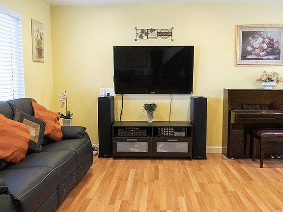 5th image of 3234 Cropley Ave