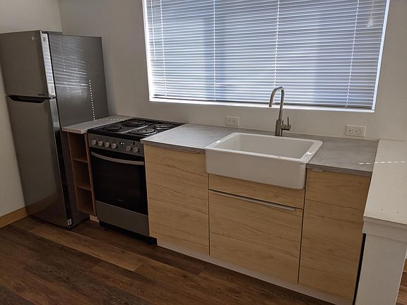 3rd image of 2421 Stone St #105