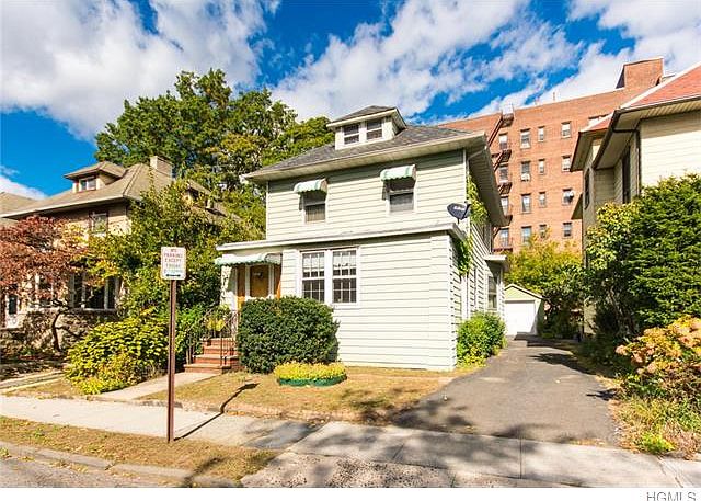 1st image of 27 Overhill Pl