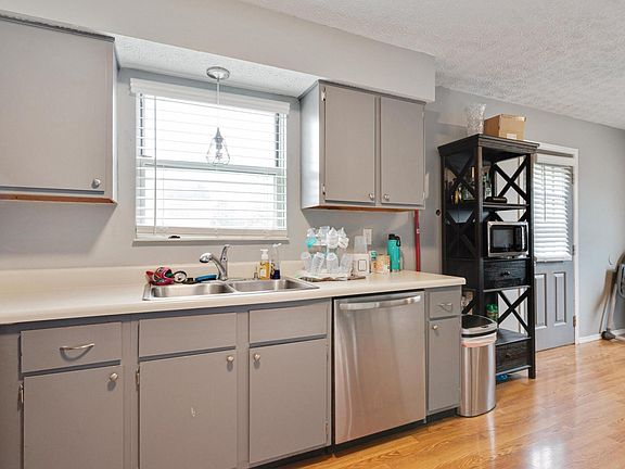 5th image of 7185 Lauretta Ct