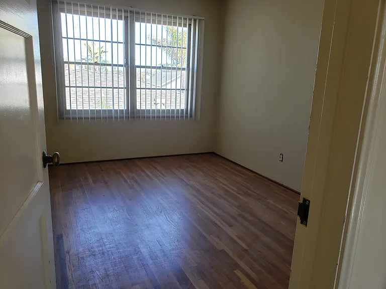 4631 Lotus St — Photo 2