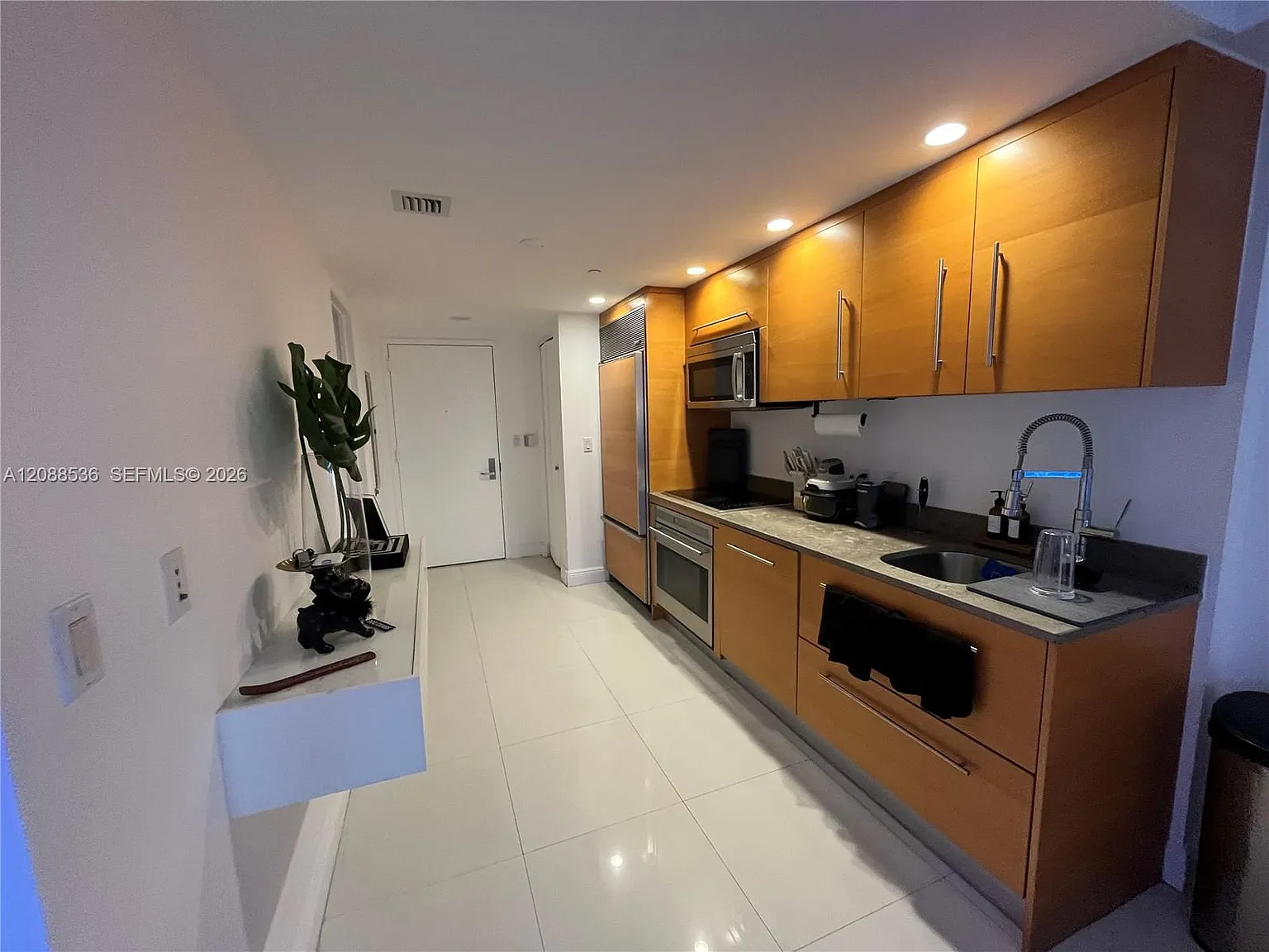 Iconbrickell Condo No 1 — Photo 3